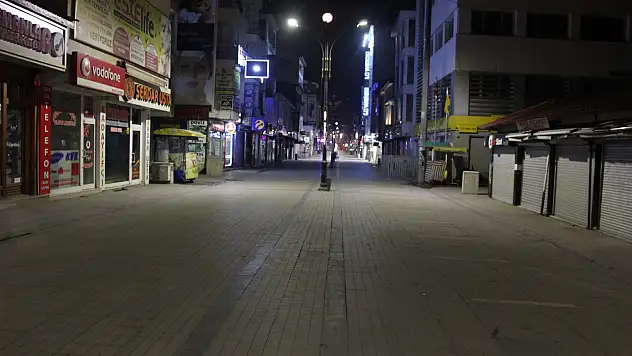 Ağrı'da cadde ve sokaklarda sessizlik hakim