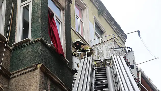 Beyoğlu'nda yangın korkuttu