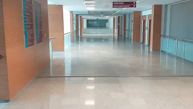 Ağrı Eğitim ve Araştırma Hastanesi'nde temizlik sil baştan