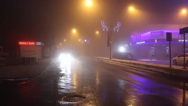 Ağrı'da akşam saatlerinde sis etkili oldu
