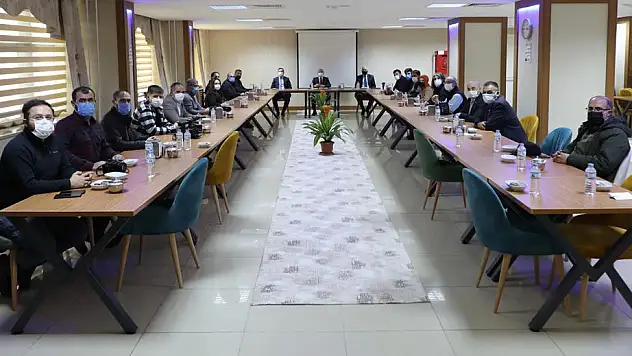 Vali Varol, gazetecilerle bir araya geldi