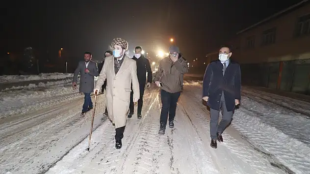 Başkan Sayan, kar temizleme çalışmalarını denetledi