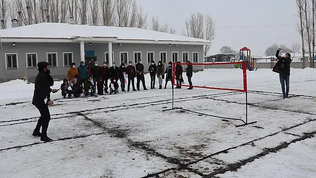 Ağrı'da 'Köy Halkı Badminton' projesi