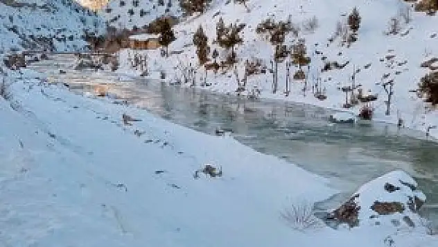 Çatak buz tuttu