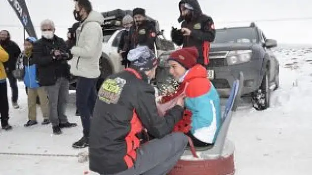 Offroad'cıdan sevgilisine sürpriz evlenme teklifi