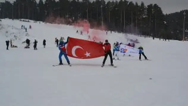 JAK timlerinden Afetlere duyarlılık için kayaklı gösteri