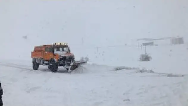 Tunceli-Erzincan karayolu tırların geçişine kapatıldı