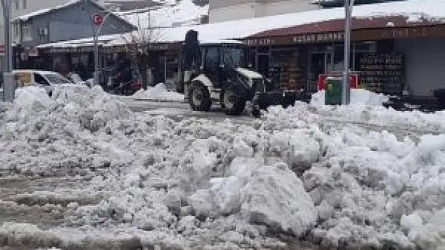 Çukurca'da kar temizleme çalışması