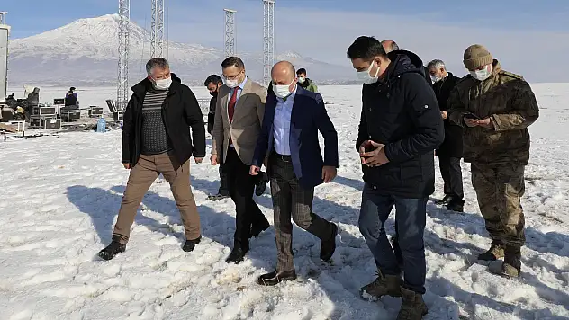 Vali Varol, tırmanışa açılacak olan Ağrı Dağı'nda incelemelerde bulundu