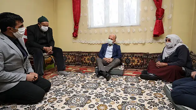 Ağrı Valisi Dr. Osman Varol'dan şehit ailesine ziyaret
