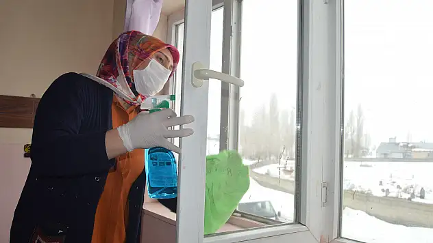 Ağrı'da köy okulları salgın sonrası ilk yüz yüze eğitim dönemine hazır hale getirildi