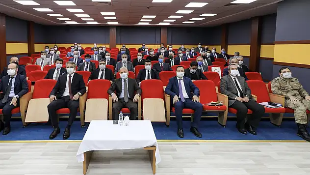 Vali Varol, kurum müdürleriyle Değerlendirme Toplantısı gerçekleştirdi