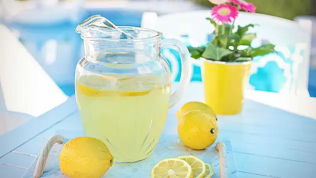 Açıkta bekleyen limonata hastalık saçabilir