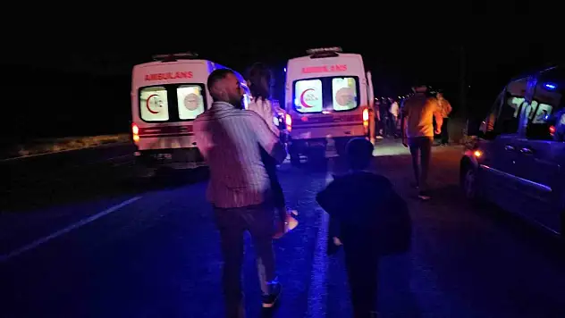 Adilcevaz'da kamyonet traktöre çarptı: 7 ağır yaralı