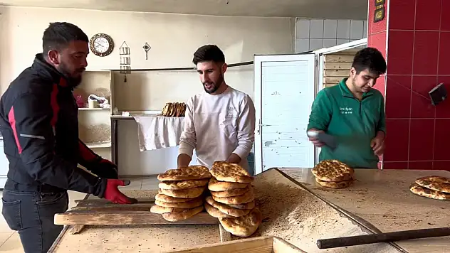 Adilcevaz'da üç fırından vatandaşlara ramazan jesti