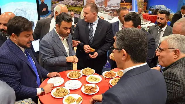 Adilcevaz Standı, Bitlis Tanıtım Günleri'nde Önemli Konukları Ağırladı