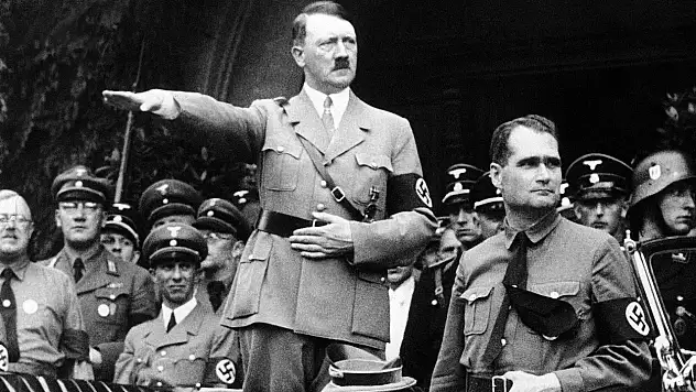 Adolf Hitler Neden İntihar Etti?