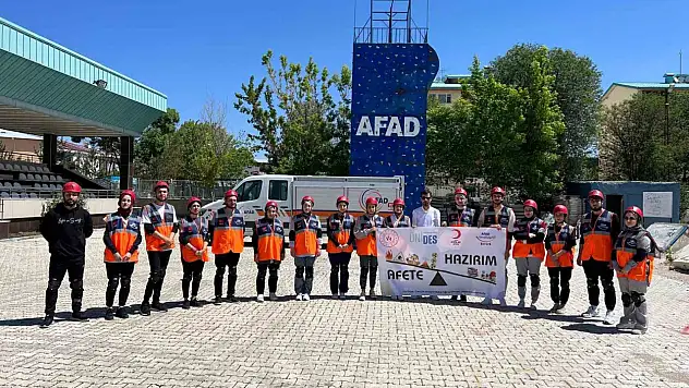 AFAD, Bitlis'teki Genç Kızılay ekibine kapsamlı eğitim programı düzenledi!
