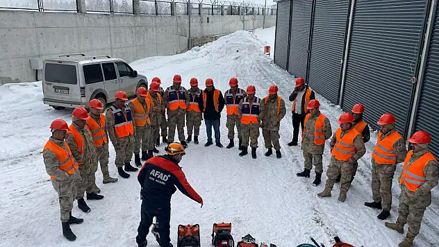 Ağrı AFAD güvenlik korucularına arama kurtarma eğitimi verdi