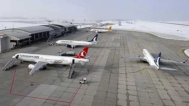 Ağrı Ahmed-i Hani Havalimanı'nda kış rekoru kırıldı