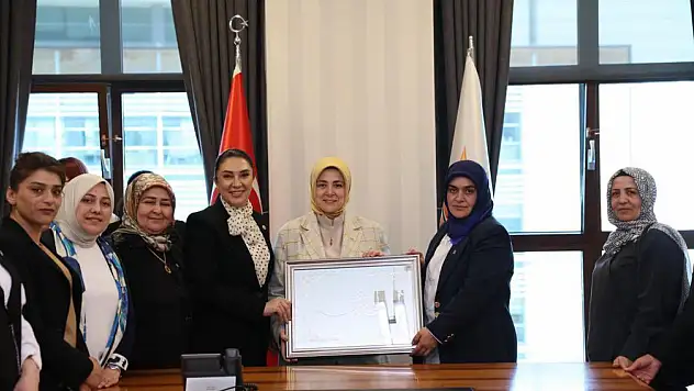 Ağrı AK Parti Kadın Kolları'ndan genel merkeze ziyaret