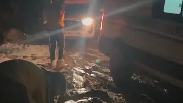 Ağrı Aras EDAŞ'tan yolda kalan ambulansa kritik müdahale