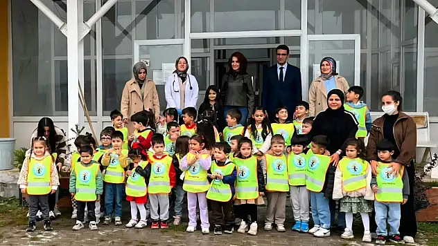 Ağrı Belediyesi barınakta öğrencileri ağırladı