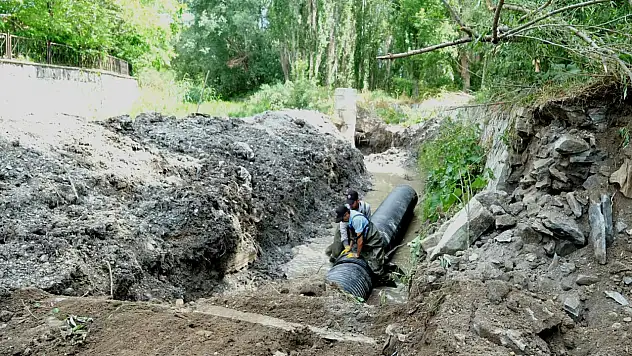 Ağrı Belediyesi Fırat Mahallesi'nde altyapıyı güçlendiriyor