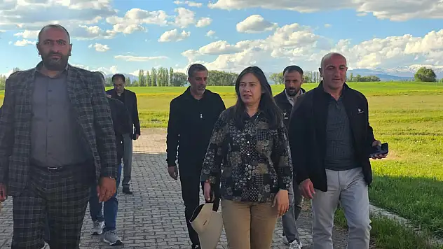 Ağrı Belediyesi mahallelerin ihtiyaçlarını sahada tespit ediyor