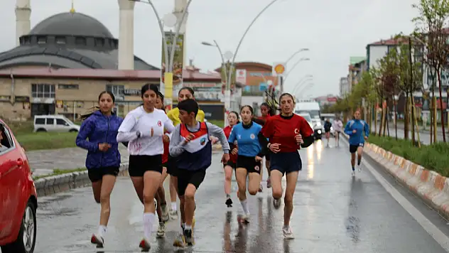 Ağrı'da 19 Mayıs coşkusu sporla taçlandı