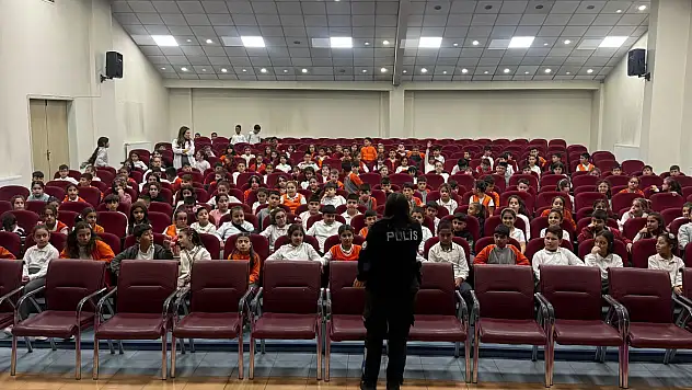 Ağrı'da 7 bin 798 öğrenciye güvenli internet ve akran zorbalığı eğitimi verildi