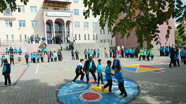 Ağrı'da 85 bin 812 öğrenci derslere oyun molası verdi