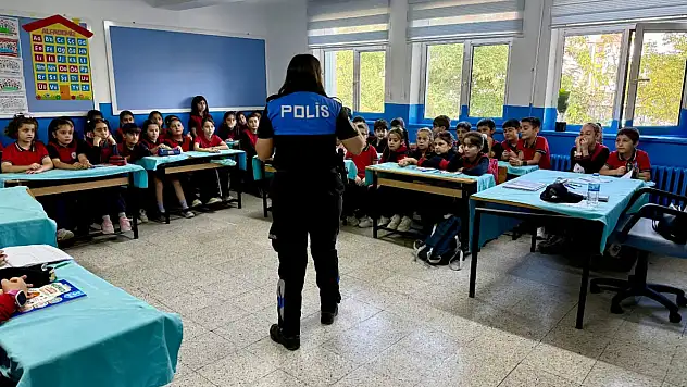 Ağrı'da öğrenciler güvenli internet ve akran zorbalığına karşı bilinçlendiriliyor