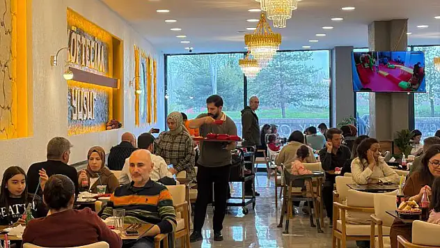 Ağrı'da Anneler Günü'nde büyük jest: 1250 aile ücretsiz ağırlandı