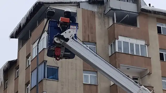 Ağrı'da arızalı sokak lambalarına müdahale