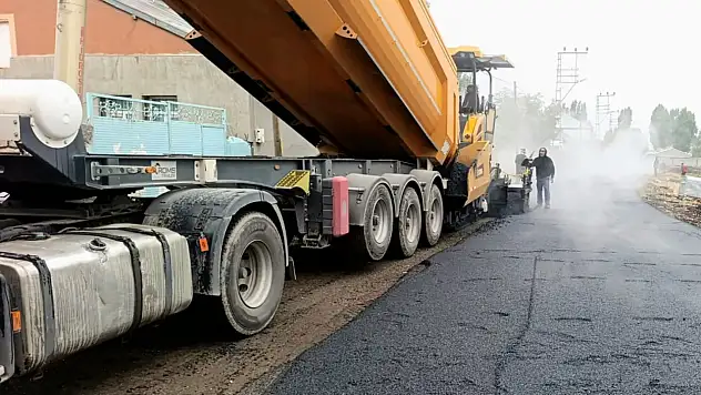 Ağrı'da asfalt mesaisi kent geneline yayıldı