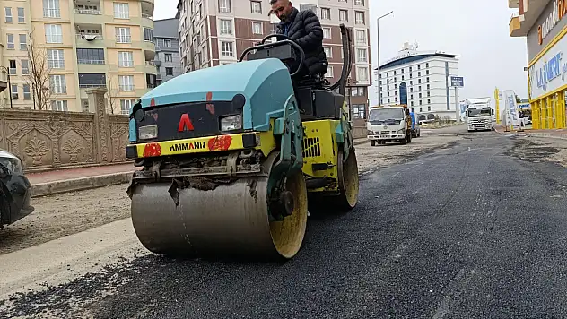 Ağrı'da baharla birlikte yol onarım çalışmaları başladı