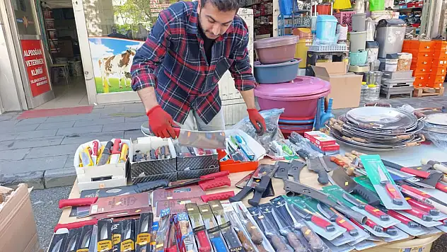 Ağrı'da bayram hareketliliği: Bıçak ve satır tezgahlarına yoğun ilgi
