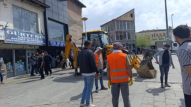 Ağrı'da bayram öncesi doğalgaz çalışması tartışması! Esnaf kazıya izin vermedi
