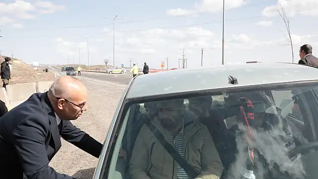 Ağrı'da bayram öncesi trafik denetiminde Vali Koç, sürücüleri uyardı