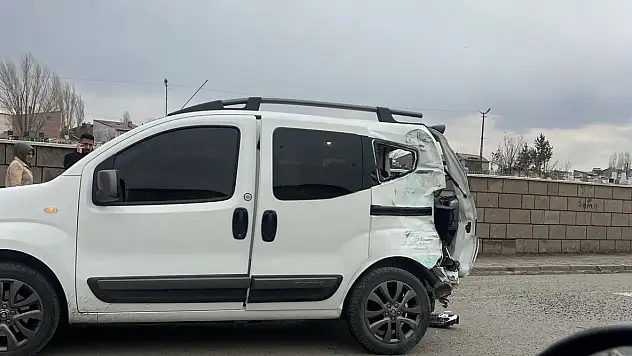 Ağrı'da bayramın ilk kazası meydana geldi can kaybı yaşanmadı