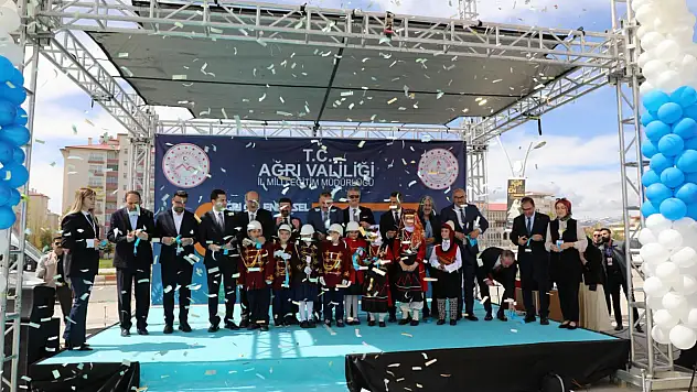 Ağrı'da 'Bilim Dolu Günler' şenliği başladı
