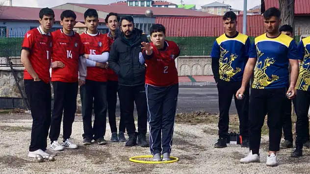 Ağrı'da bocce heyecanı: 49 okul takımı il birinciliği için yarıştı