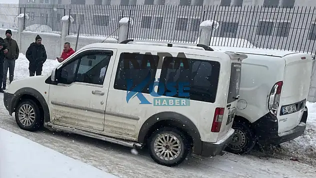 Ağrı'da buzlanma kazayı beraberinde getirdi