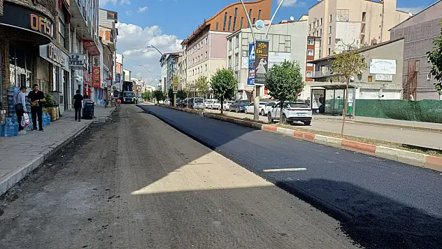 Ağrı'da cadde ve sokaklar tek tek yenileniyor