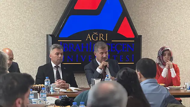 Ağrı'da Çalışan Gazeteciler Günü'nde basın ve üniversite bir araya geldi