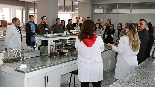 Ağrı'da Coğrafya öğrencileri şeker üretimini yerinde gözlemledi