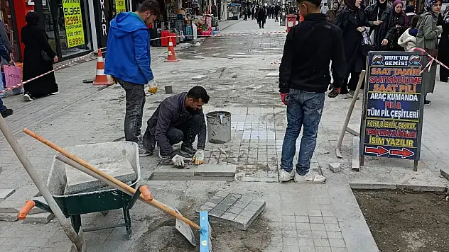 Ağrı Cumhuriyet Caddesi'nde bakım seferberliği