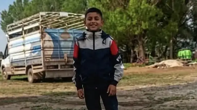 Ağrı'da dar yolda bisikletli çocuğa otomobil çarptı