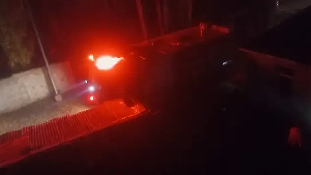 Ağrı'da dumanlar geceyi sardı, yangın endişe yarattı